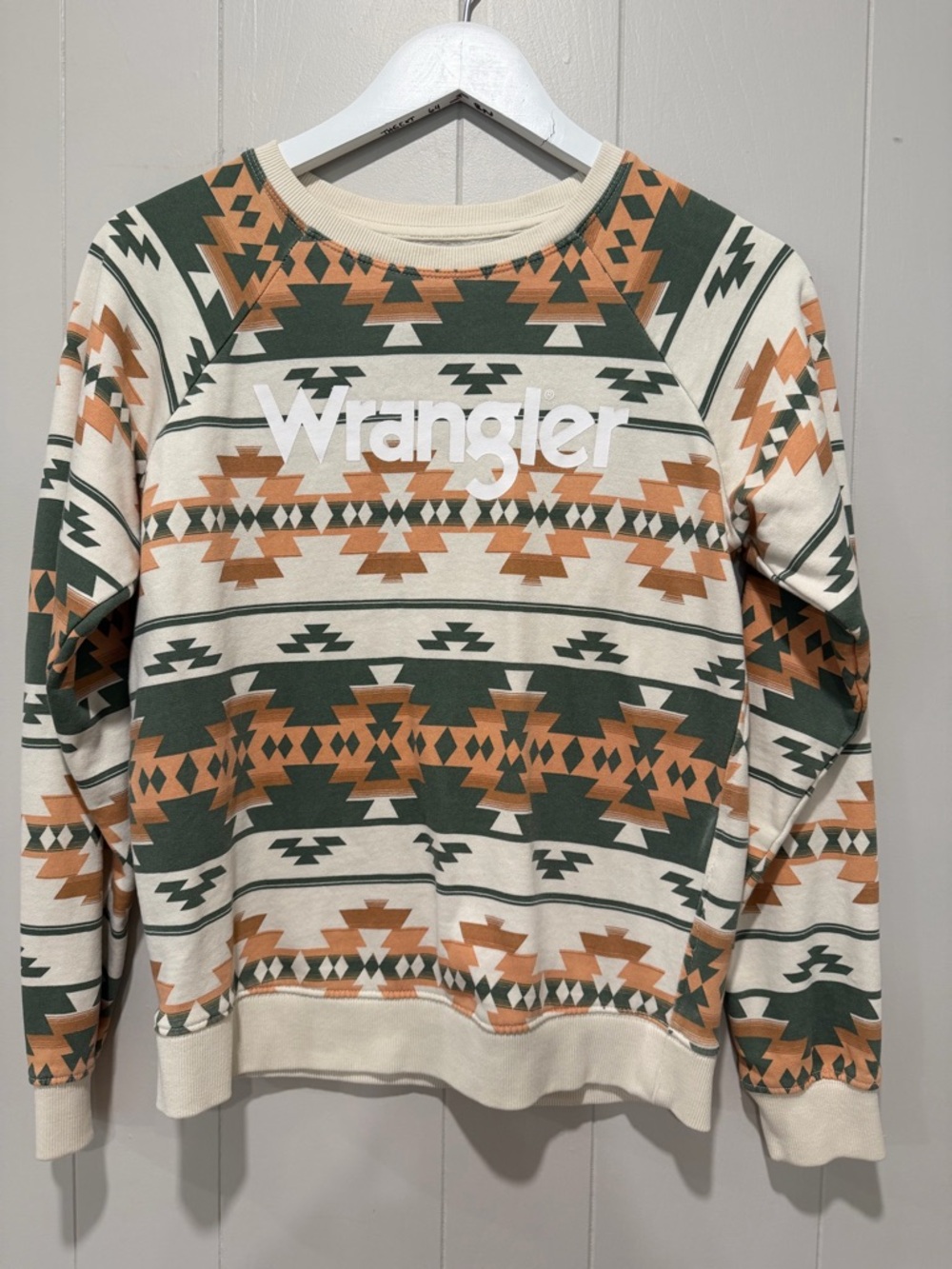 Wrangler Cream Crewneck Sweatshirt with Embroidered Logo